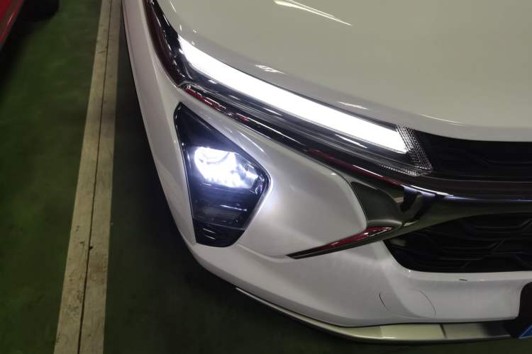 Used Chevrolet Seeker 2023 1.5T CVT Redline Blackhawk Edition Right Front Headlight