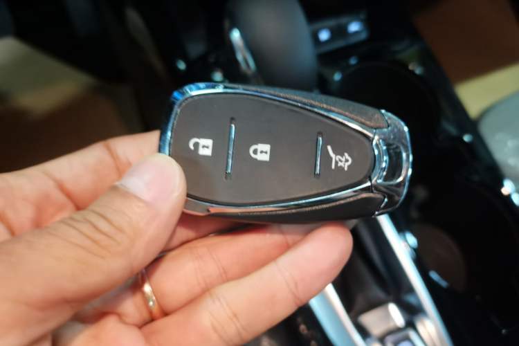 Used Chevrolet Seeker 2023 1.5T CVT Redline Blackhawk Edition Vehicle Key