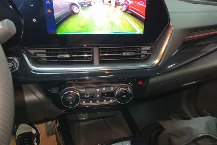 Used Chevrolet Seeker 2022 1.5T CVT RS Bee Wave Edition Audio And AC Panel