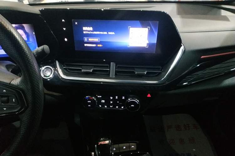 Used Chevrolet Seeker 2022 1.5T CVT RS Honeycomb Edition Audio And AC Panel