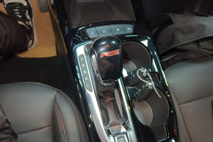 Used Chevrolet Seeker 2022 1.5T CVT RS Bee Wave Edition Gear Lever