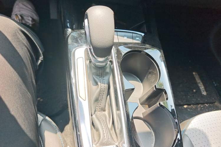 Used Chevrolet Seeker 2022 1.5T CVT Trendy Smart Edition Gear Lever