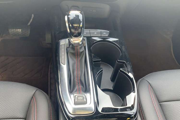 Used Chevrolet Seeker 2022 1.5T CVT RS Honeycomb Edition Gear Lever