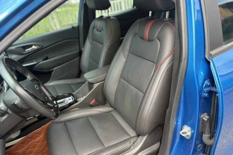 Used Chevrolet Seeker 2022 1.5T CVT RS Honeycomb Edition Left Front Seat