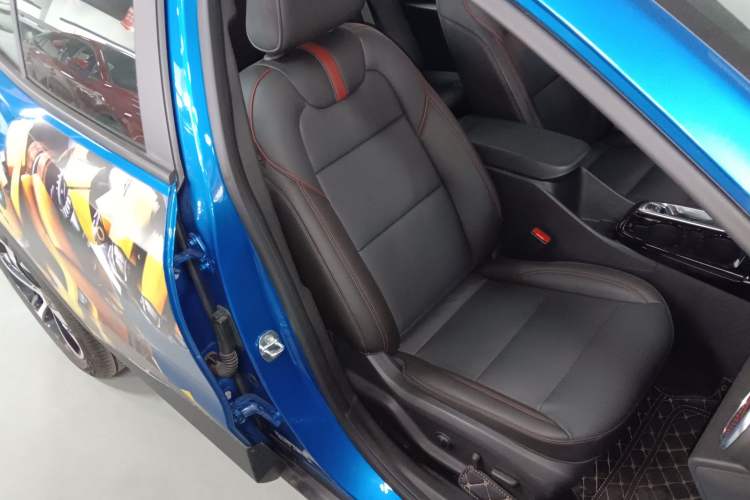 Used Chevrolet Seeker 2022 1.5T CVT RS Honeycomb Edition Right Front Seat