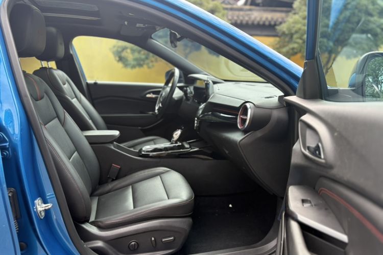 Used Chevrolet Seeker 2022 1.5T CVT RS Honeycomb Edition Right Front Seat