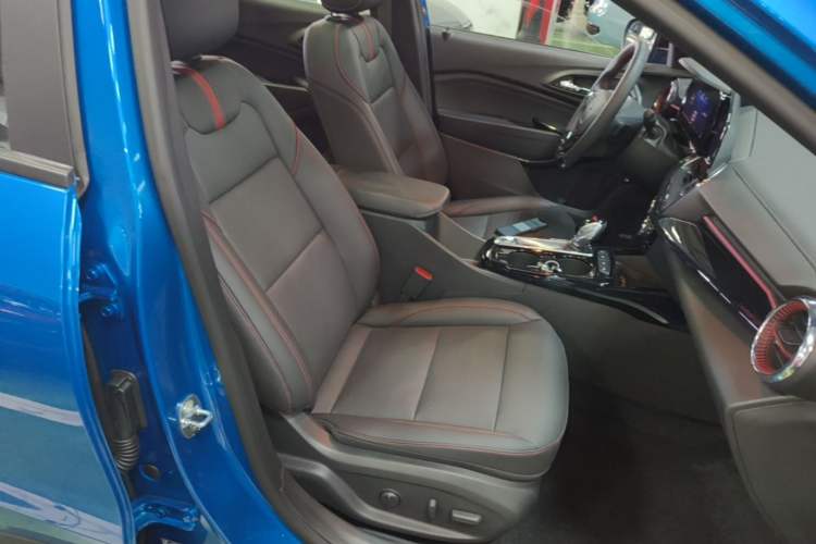 Used Chevrolet Seeker 2022 1.5T CVT RS Bee Wave Edition Right Front Seat