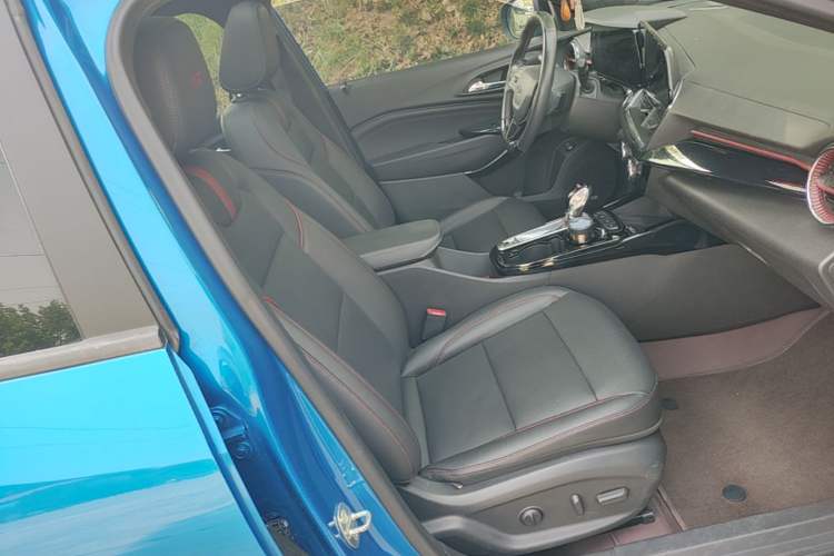 Used Chevrolet Seeker 2022 1.5T CVT RS Honeycomb Edition Right Front Seat