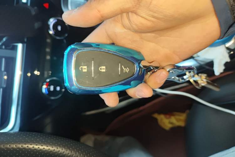 Used Chevrolet Seeker 2022 1.5T CVT RS Honeycomb Edition Vehicle Key