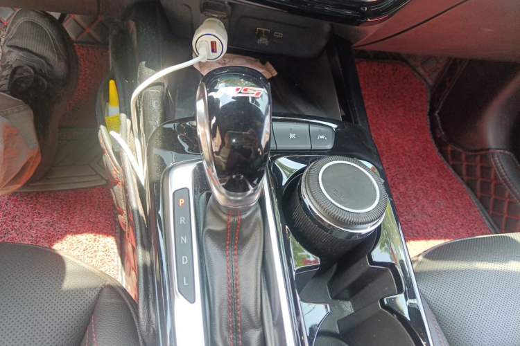 Used Chevrolet Seeker 2022 1.5T CVT RS Bee Wave Edition Gear Lever