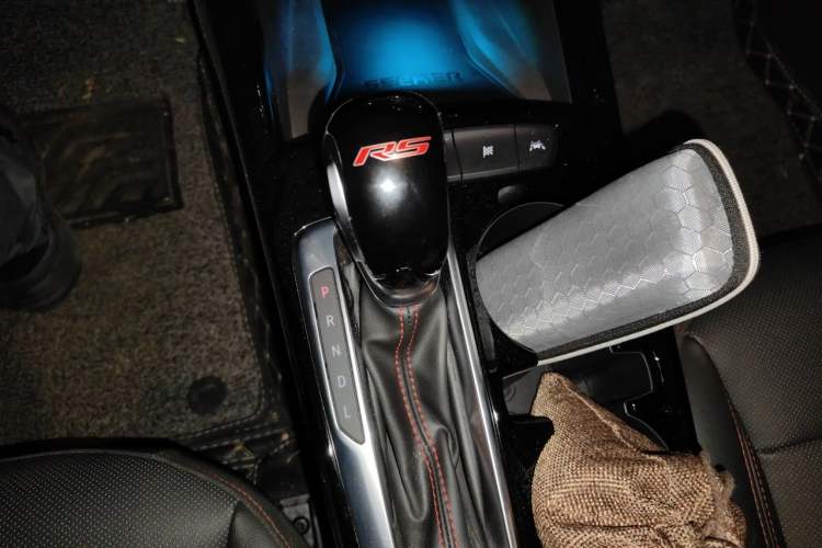 Used Chevrolet Seeker 2022 1.5T CVT RS Bee Wave Edition Gear Lever