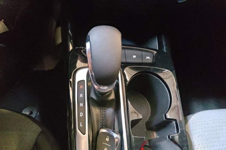 Used Chevrolet Seeker 2022 1.5T CVT Trendy Smart Edition Gear Lever