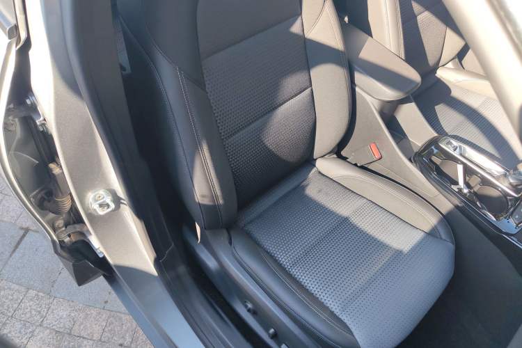 Used Chevrolet Seeker 2022 1.5T CVT Trendy Edition Right Front Seat