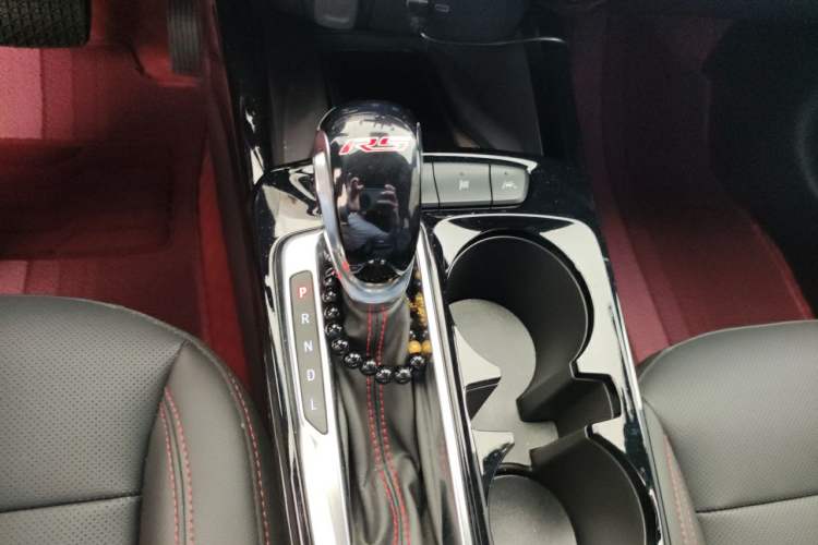 Used Chevrolet Seeker 2022 1.5T CVT RS Bee Wave Edition Gear Lever