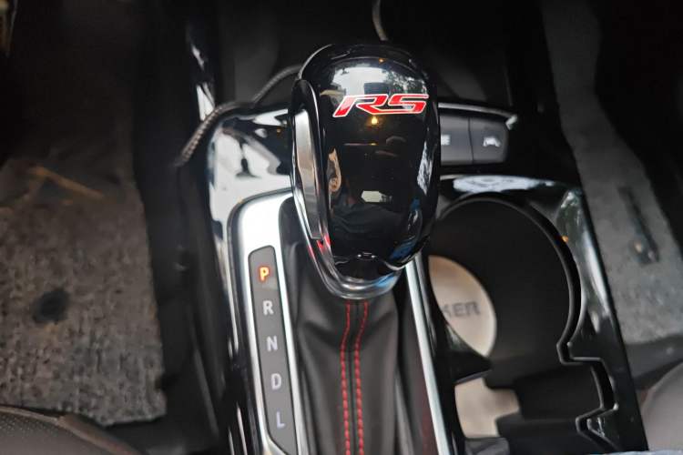Used Chevrolet Seeker 2022 1.5T CVT RS Bee Wave Edition Gear Lever