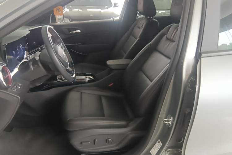 Used Chevrolet Seeker 2022 1.5T CVT RS Bee Wave Edition Left Front Seat