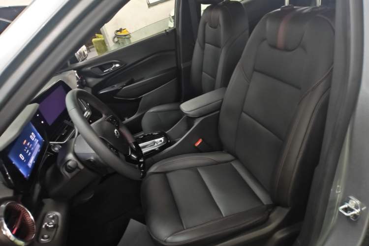 Used Chevrolet Seeker 2022 1.5T CVT RS Bee Wave Edition Left Front Seat