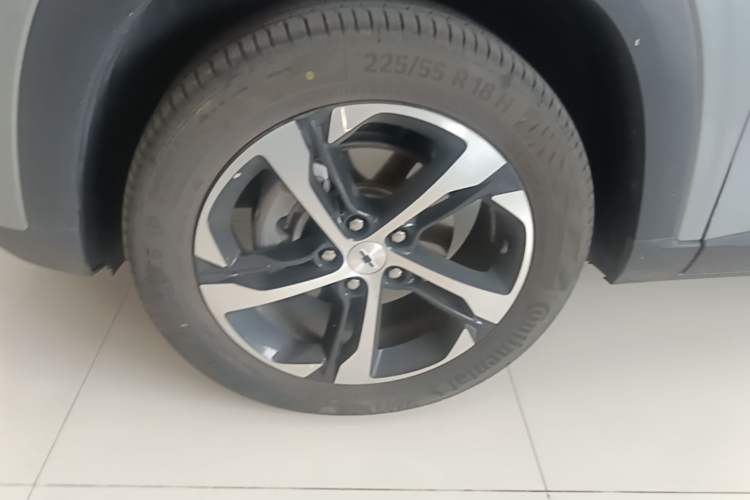 Used Chevrolet Seeker 2022 1.5T CVT RS Bee Wave Edition Left Front Wheel Hub