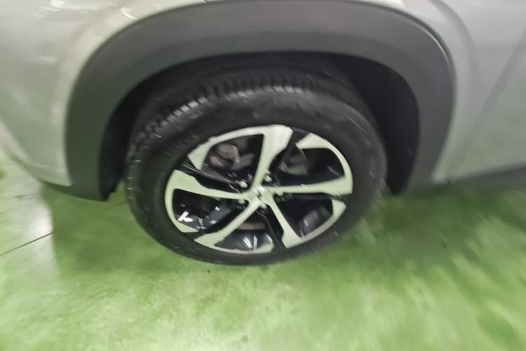 Used Chevrolet Seeker 2022 1.5T CVT RS Bee Wave Edition Left Front Wheel Hub