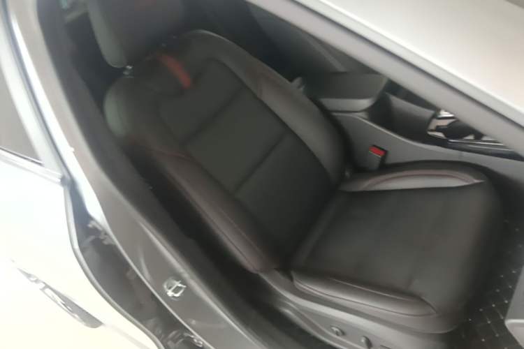 Used Chevrolet Seeker 2022 1.5T CVT RS Bee Wave Edition Right Front Seat