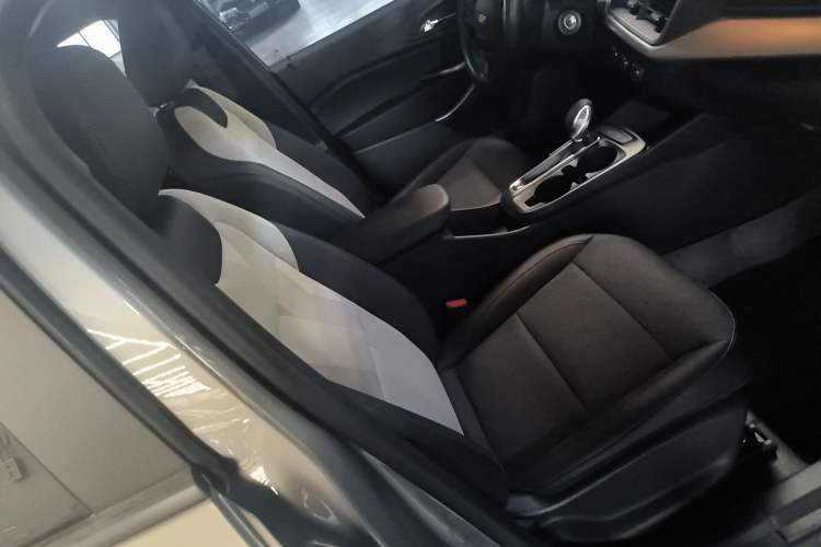 Used Chevrolet Seeker 2022 1.5T CVT Trend-Setting Edition Right Front Seat