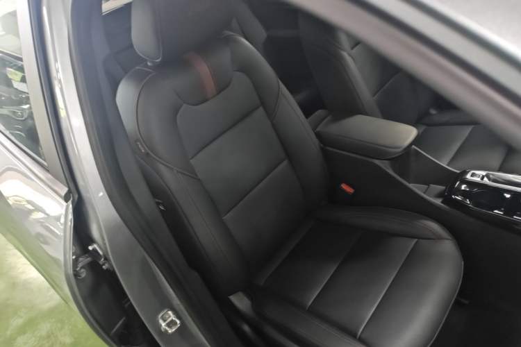Used Chevrolet Seeker 2022 1.5T CVT RS Bee Wave Edition Right Front Seat