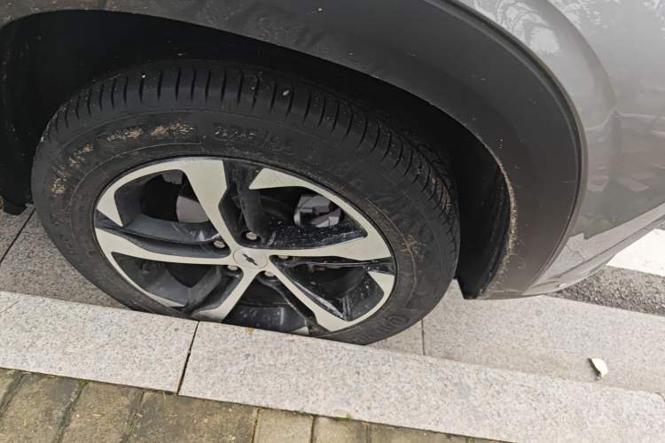 Used Chevrolet Seeker 2022 1.5T CVT RS Bee Wave Edition Right Front Wheel Hub