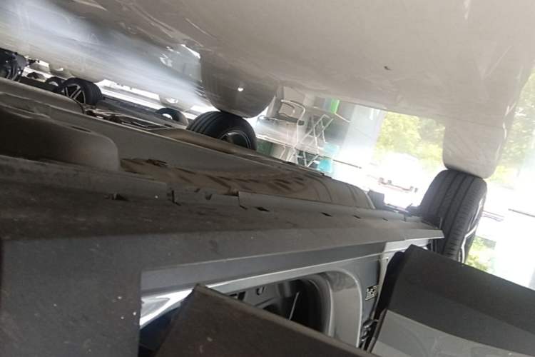 Used Chevrolet Seeker 2022 1.5T CVT RS Bee Wave Edition Right Side Sill