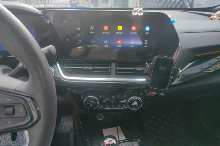 Used Chevrolet Seeker 2022 1.5T CVT RS Honeycomb Edition Audio And AC Panel