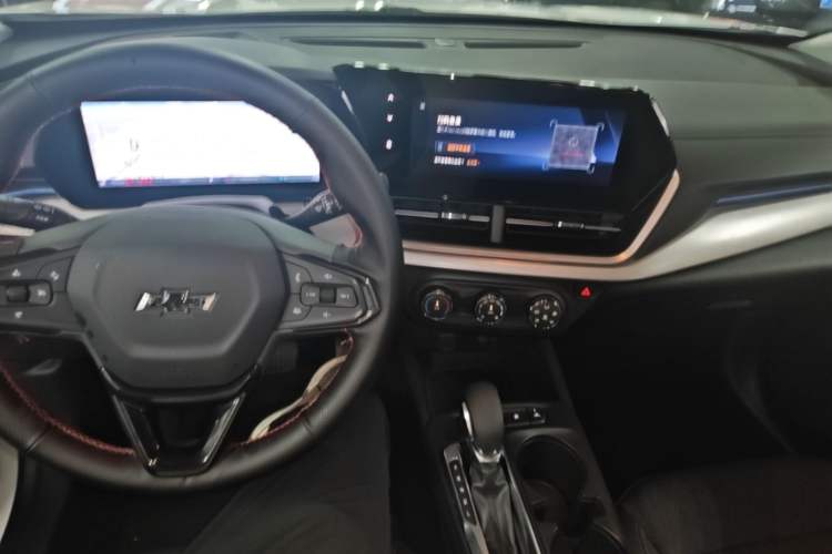 Used Chevrolet Seeker 2022 1.5T CVT Trend-Setting Edition Center Console