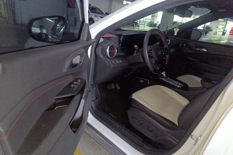 Used Chevrolet Seeker 2022 1.5T CVT RS Bee Wave Edition Driver Seat