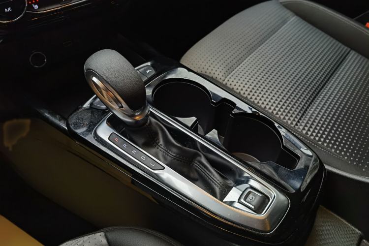 Used Chevrolet Seeker 2022 1.5T CVT Trendy Smart Edition Gear Lever