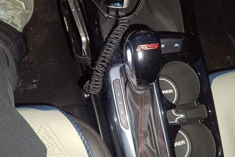 Used Chevrolet Seeker 2022 1.5T CVT RS Bee Wave Edition Gear Lever
