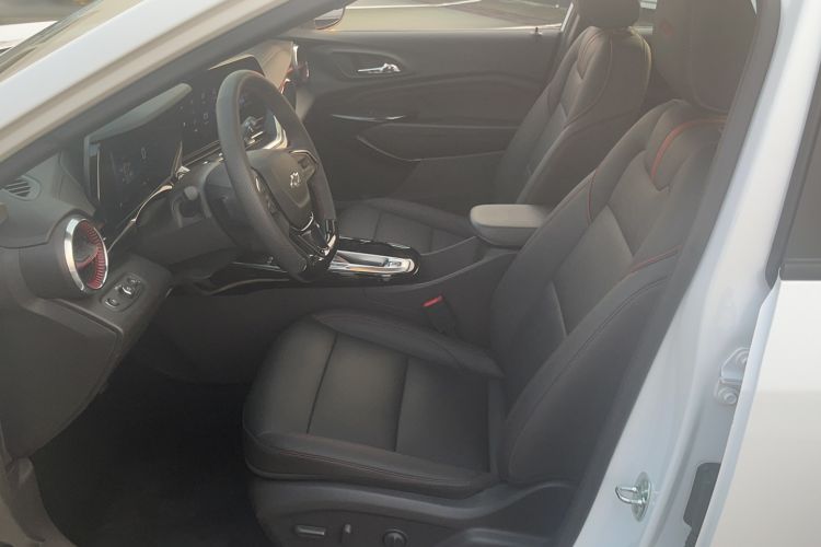 Used Chevrolet Seeker 2022 1.5T CVT RS Bee Wave Edition Left Front Seat