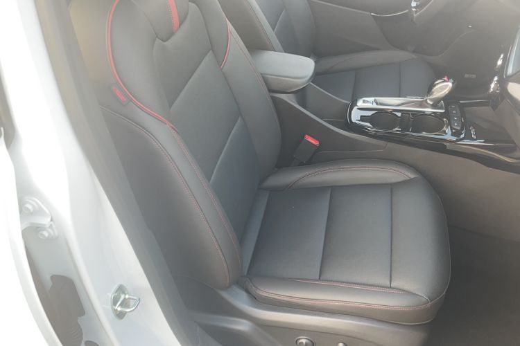 Used Chevrolet Seeker 2022 1.5T CVT RS Bee Wave Edition Right Front Seat