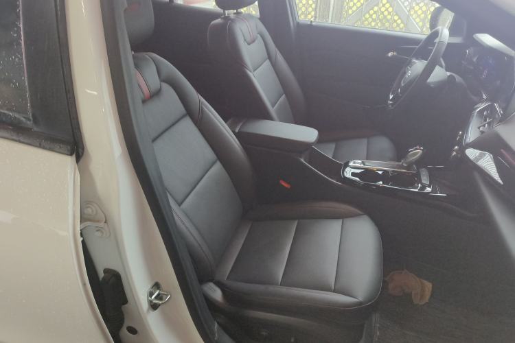 Used Chevrolet Seeker 2022 1.5T CVT RS Bee Wave Edition Right Front Seat