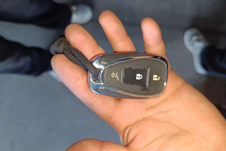 Used Chevrolet Seeker 2022 1.5T CVT RS Bee Wave Edition Vehicle Key