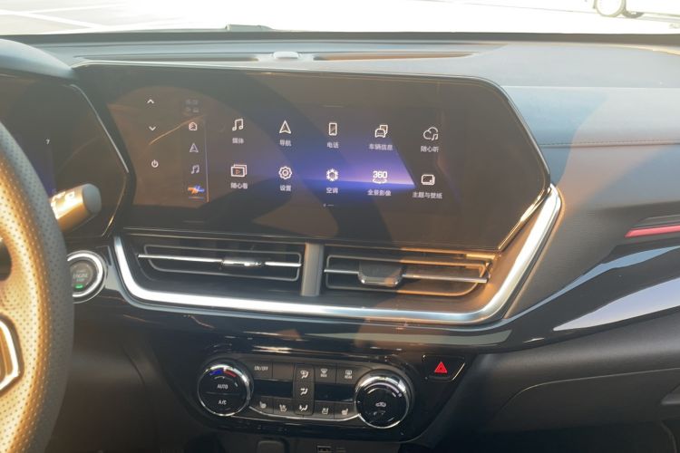 Used Chevrolet Seeker 2022 1.5T CVT RS Honeycomb Edition Audio And AC Panel