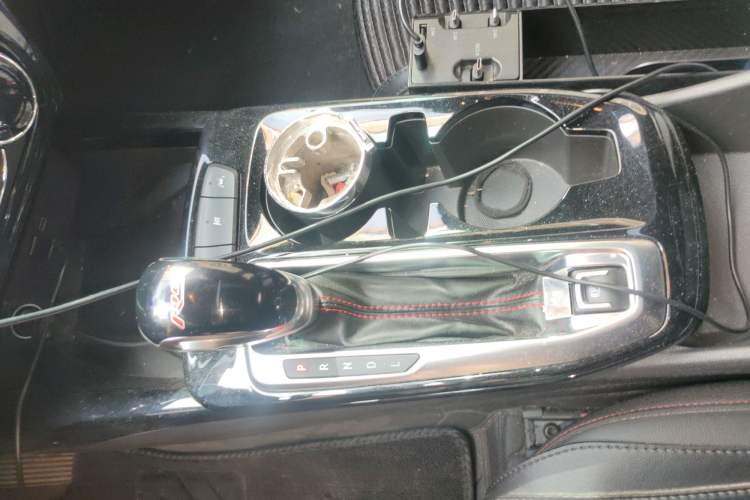 Used Chevrolet Seeker 2022 1.5T CVT RS Bee Wave Edition Gear Lever