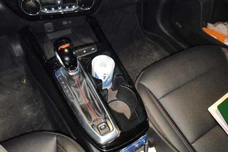 Used Chevrolet Seeker 2022 1.5T CVT RS Bee Wave Edition Gear Lever