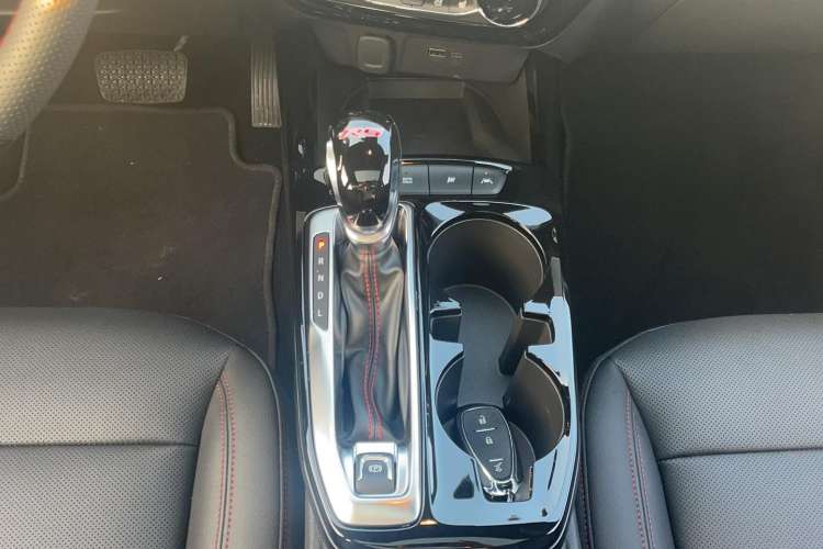 Used Chevrolet Seeker 2022 1.5T CVT RS Honeycomb Edition Gear Lever