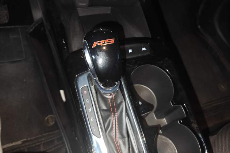 Used Chevrolet Seeker 2022 1.5T CVT RS Bee Wave Edition Gear Lever