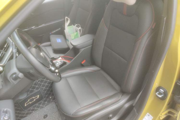 Used Chevrolet Seeker 2022 1.5T CVT RS Honeycomb Edition Left Front Seat