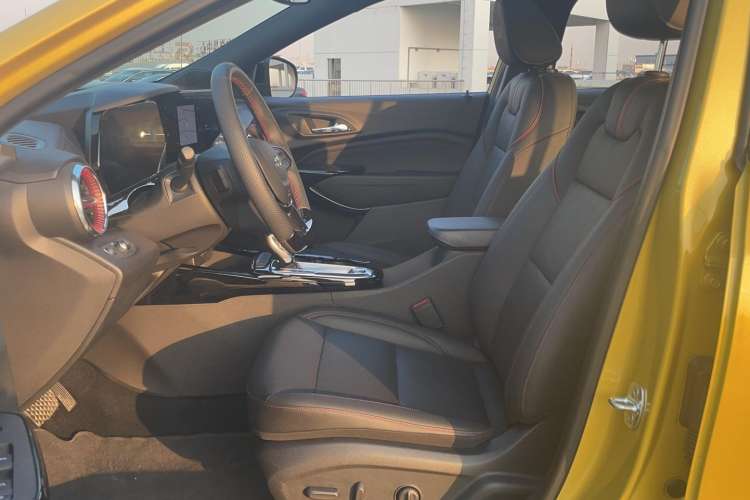 Used Chevrolet Seeker 2022 1.5T CVT RS Honeycomb Edition Left Front Seat