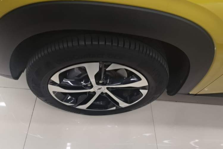 Used Chevrolet Seeker 2022 1.5T CVT RS Bee Wave Edition Left Front Wheel Hub