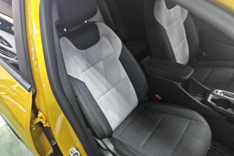 Used Chevrolet Seeker 2022 1.5T CVT Trend-Setting Edition Right Front Seat