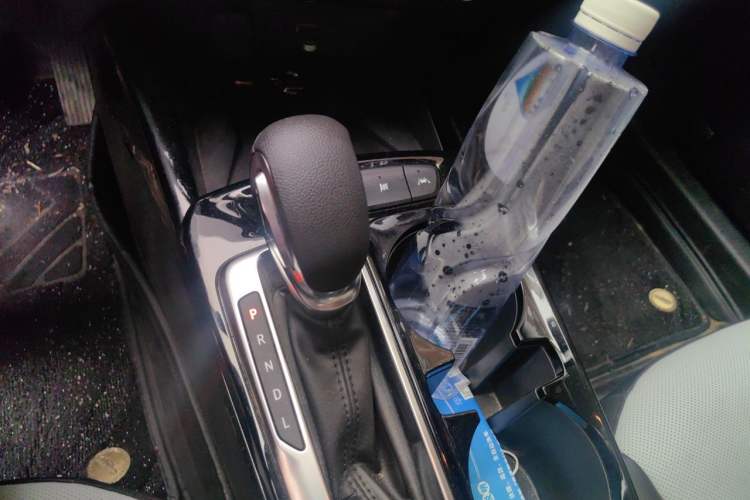 Used Chevrolet Seeker 2023 1.5T CVT Redline Exclusive Custom Edition Gear Lever