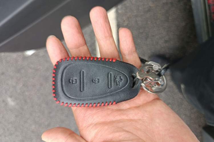 Used Chevrolet Seeker 2023 1.5T CVT Redline Blackhawk Edition Vehicle Key