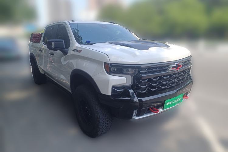 Used Chevrolet Silverado  Front Right 45 Deg