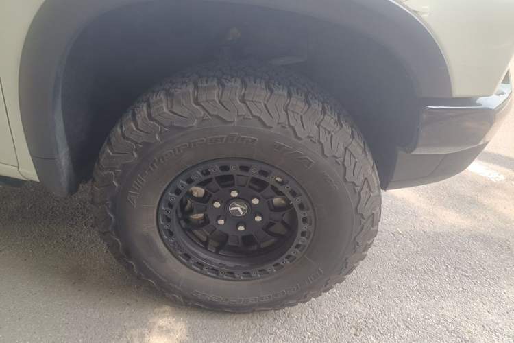 Used Chevrolet Silverado  Right Front Wheel Hub